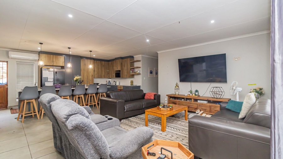 3 Bedroom Property for Sale in Fraaiuitsig Western Cape